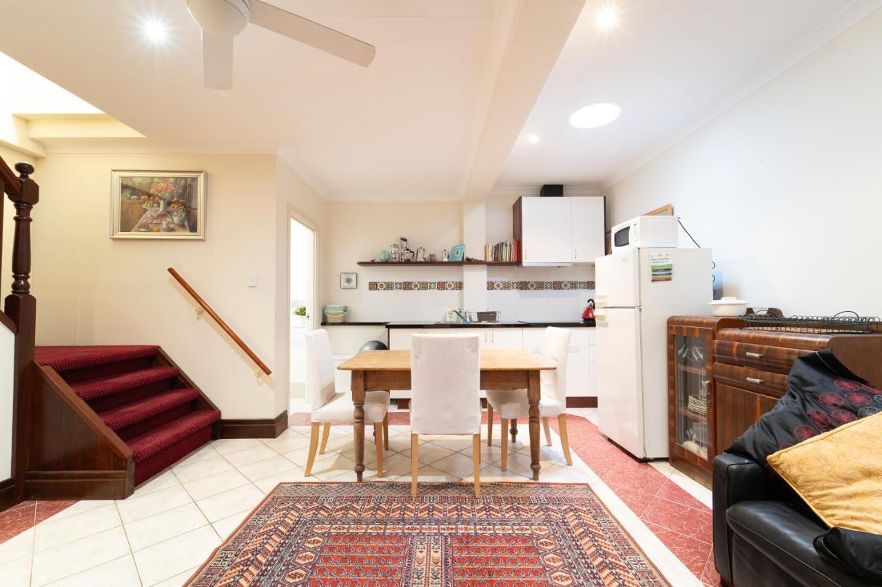 Snow-White'S 2 Bedroom City Heart Cottage In Perth 6000 외부 사진